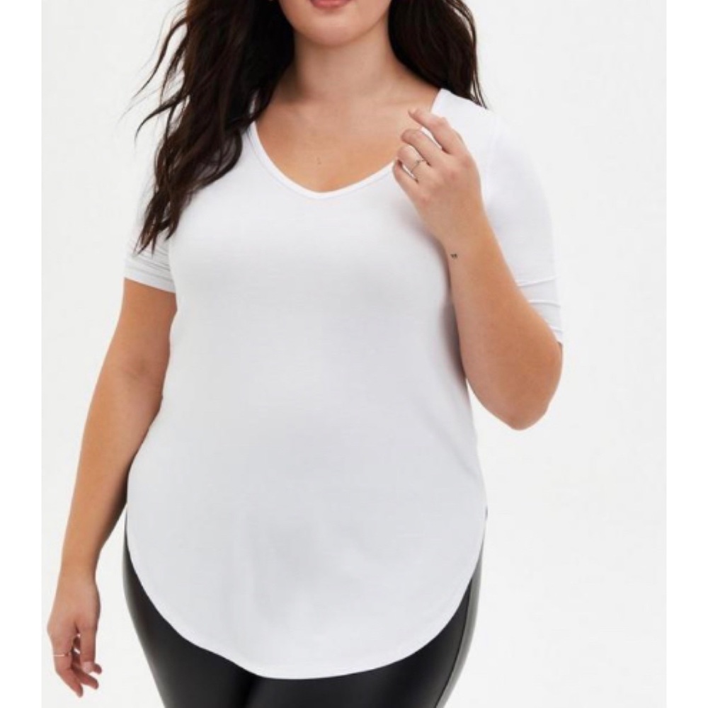 🆕 White Favourite Super Soft V-Neck Tunic Tee Shirt 1 1X 14 16 NWT Torrid New!